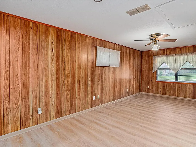 1101 Shirley Ln — Photo 10