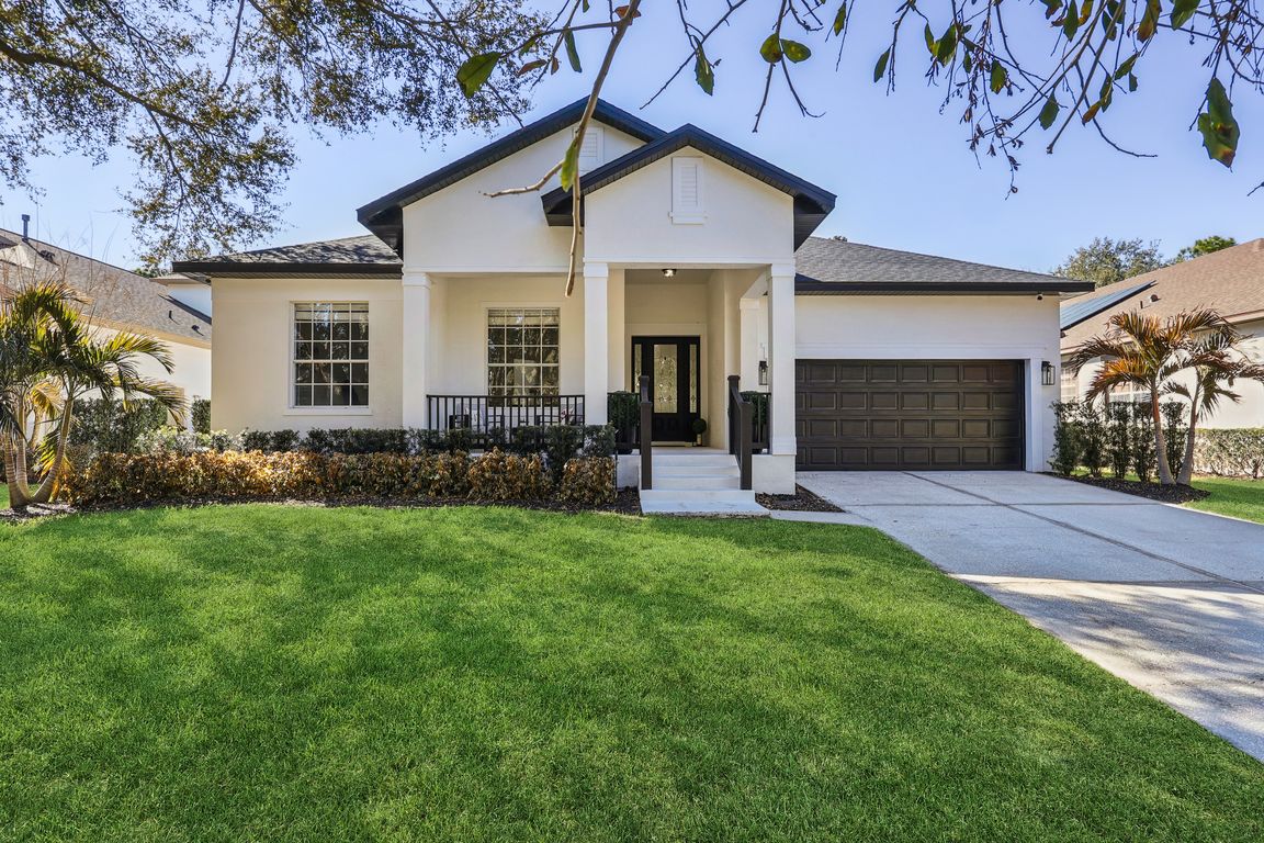 Caymus Loop-L0702-001.jpg