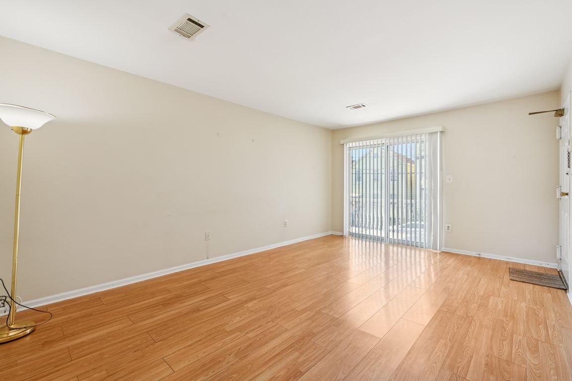 272-276 Walnut St 21G-S2607-008.jpg
