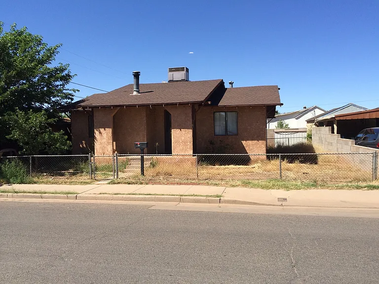 214 W Cherry St — Photo 1