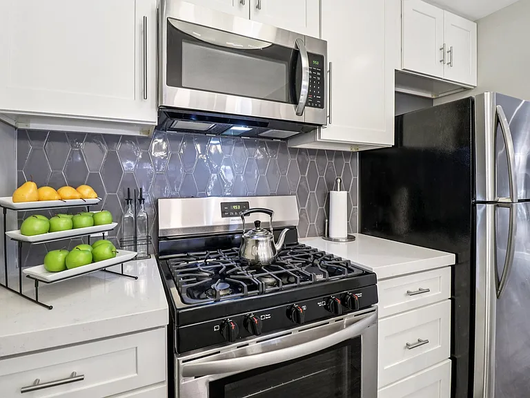 The Ashley at Bluffview Apartments — Photo 42