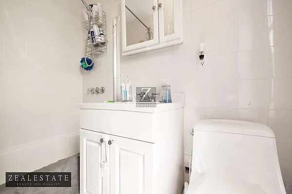 Rented by ZealEstate Group Inc | media 27