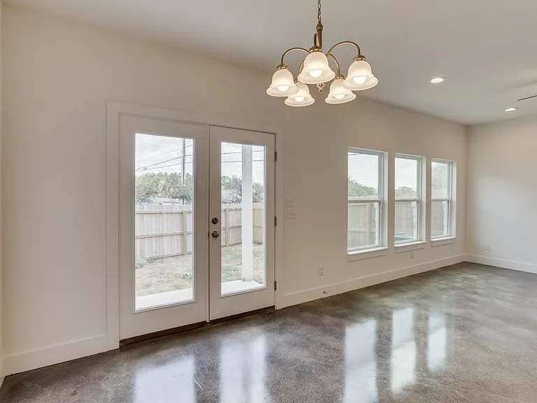 206 Topaz #1502 — Photo 14