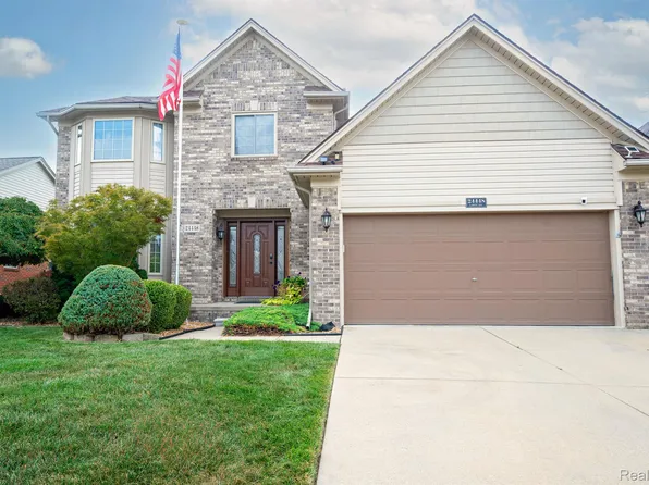 24448 Emily Dr, Brownstown, MI 48183