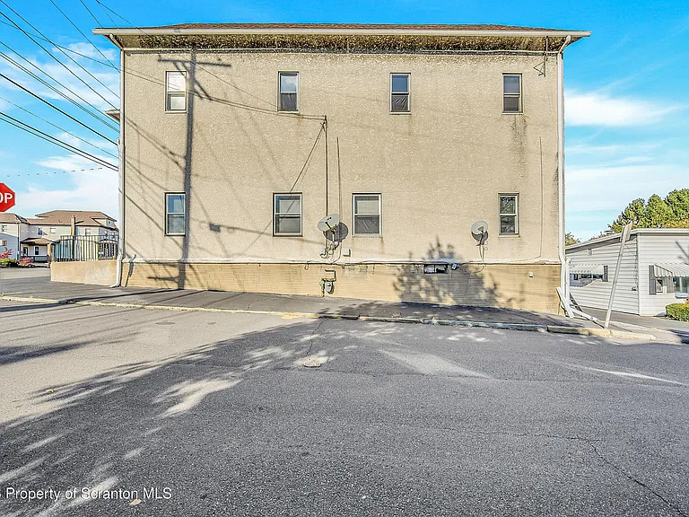 864 S Main St #3 — Photo 18