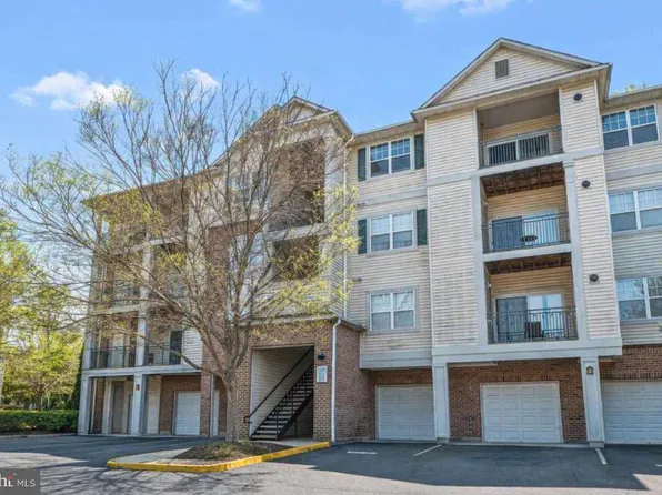 12148 Garden Grove Cir Unit 303, Fairfax, VA 22030