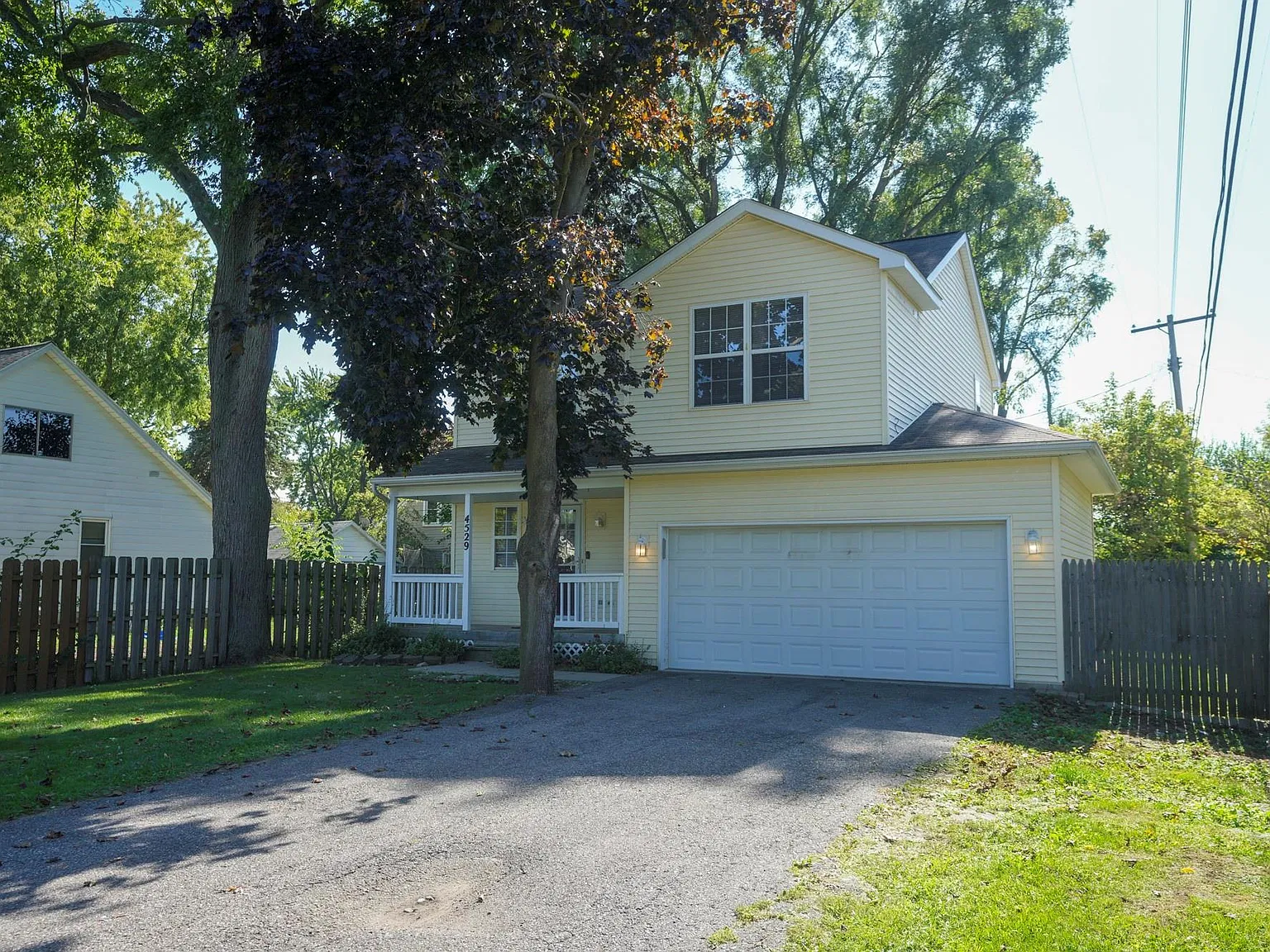 3 bed, 2.5 bath, 1364 sqft, $2,300 — Photo 3