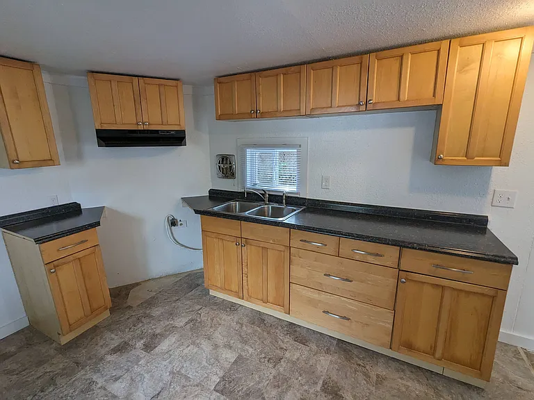 187 Thunderbird Dr — Photo 2