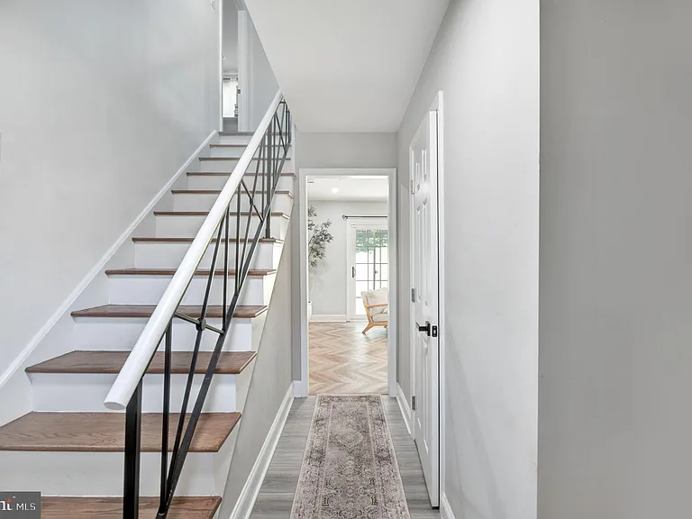 8812 Churchfield Ln — Photo 17