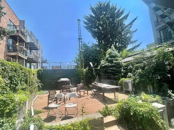376 Graham Avenue image 1 of 11