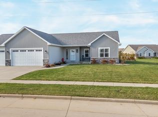 1300 Woodstock Ln, Kimberly, WI 54136