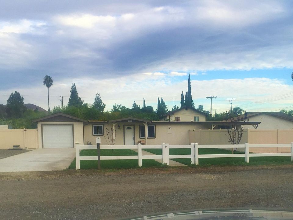 Front of House / Long Driveway