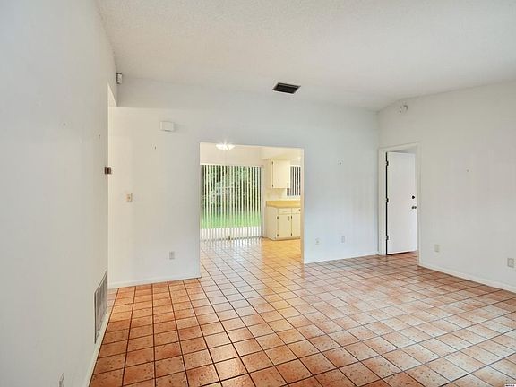 4th image of 300 S Forest Ave