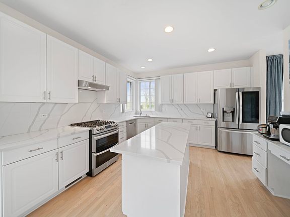 5th image of 1353 Maidstone Dr