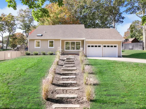 18 Andiron Lane, Brookhaven, NY 11719