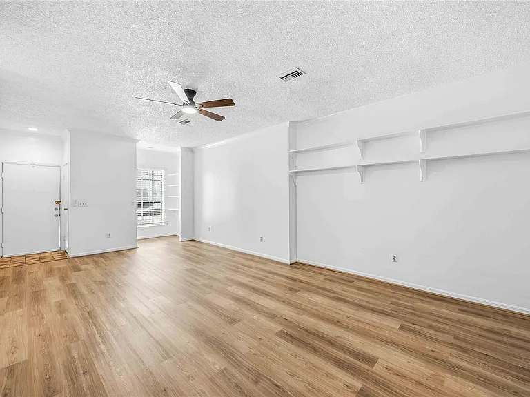 9410 Stonehouse Ln — Photo 6