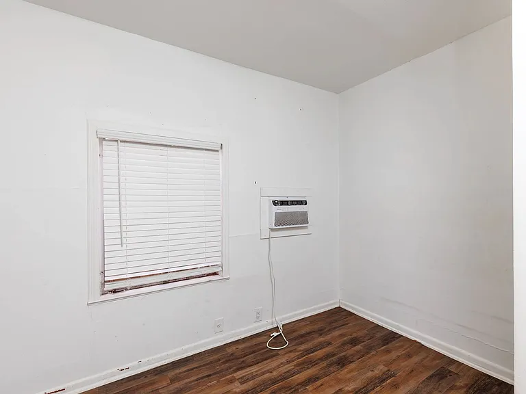 1306 Avenue R — Photo 10