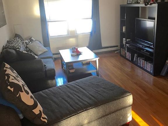 2nd image of 82 Verchild St APT 3