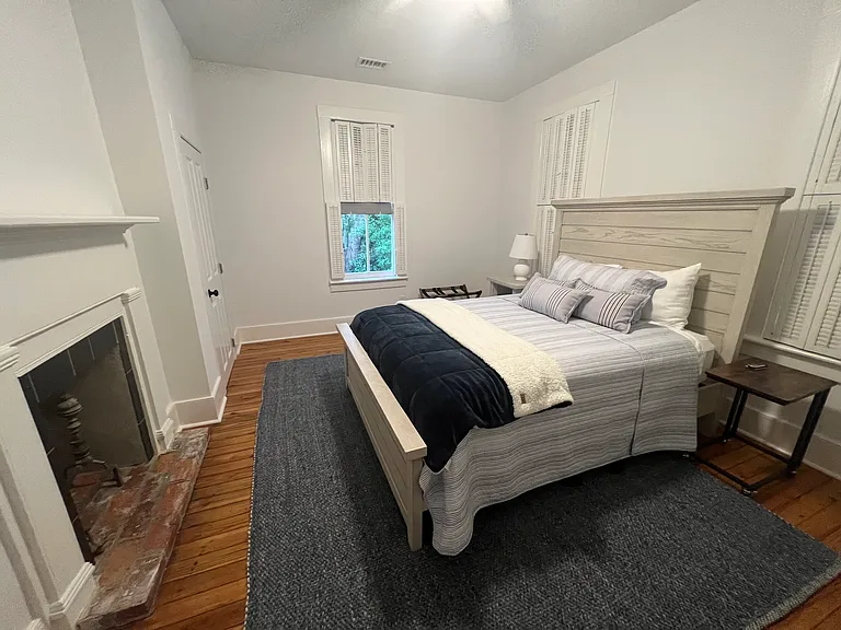 611 East St — Photo 24