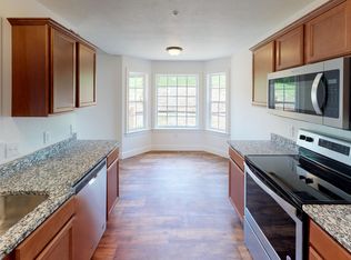 300 Wolf Trail Dr, Hollister, MO 65672