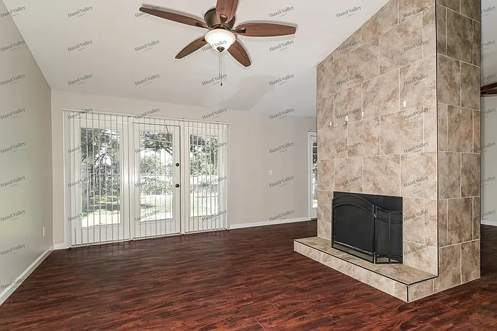 4 bed, 2.0 bath, 1699 sqft, $1,895 — Photo 3