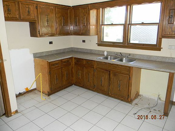 3rd image of 14526 S Sherman Ave