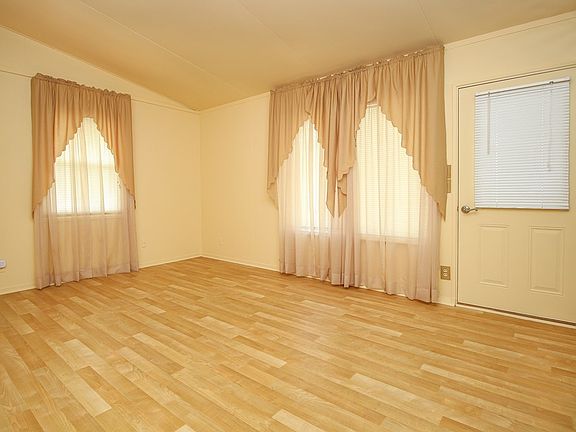 5th image of 723 Dornell St