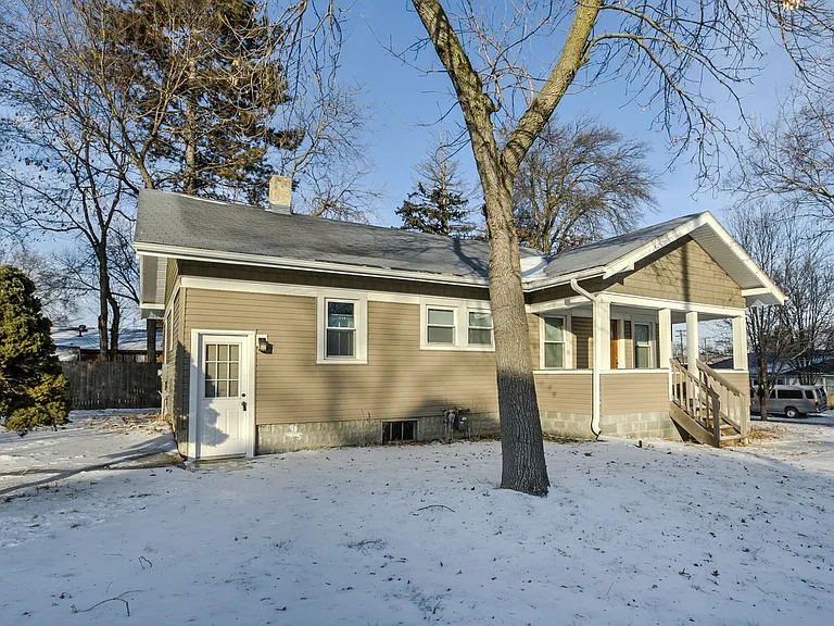4859 Calvert St — Photo 4