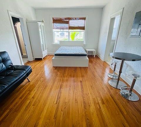 3rd image of 900 16th St APT 301