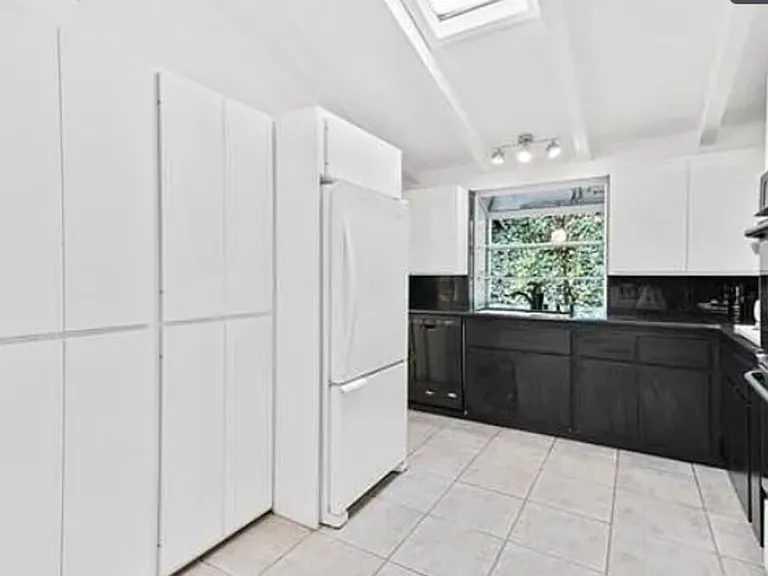 4363 Hayvenhurst Ave — Photo 33