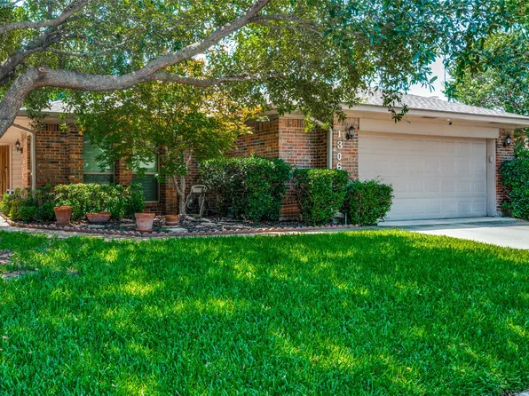 1306 Boardwalk St, Arlington, TX 76011