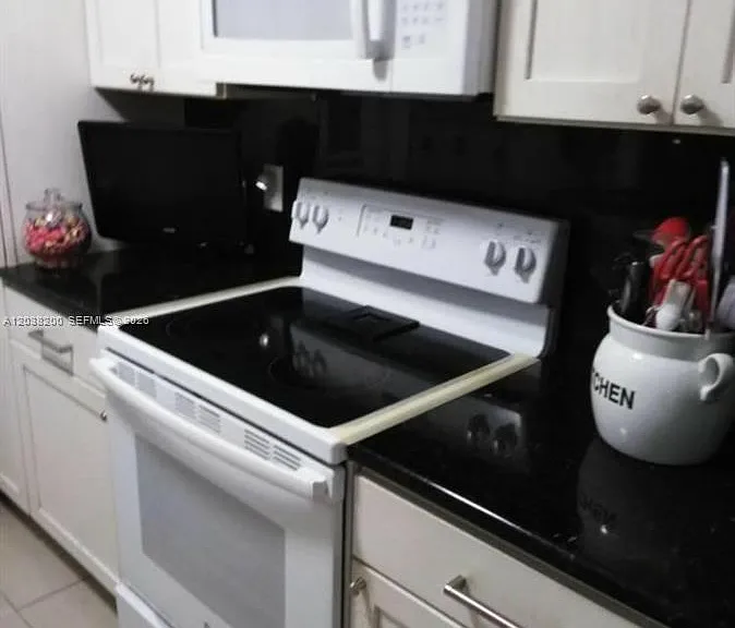 5420 NW 11th St #205 — Photo 2
