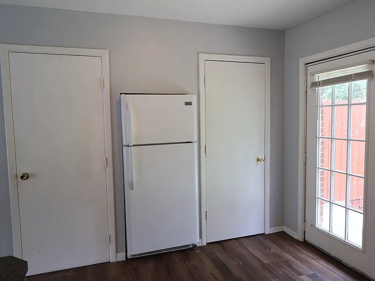 205 Long St #2 — Photo 14