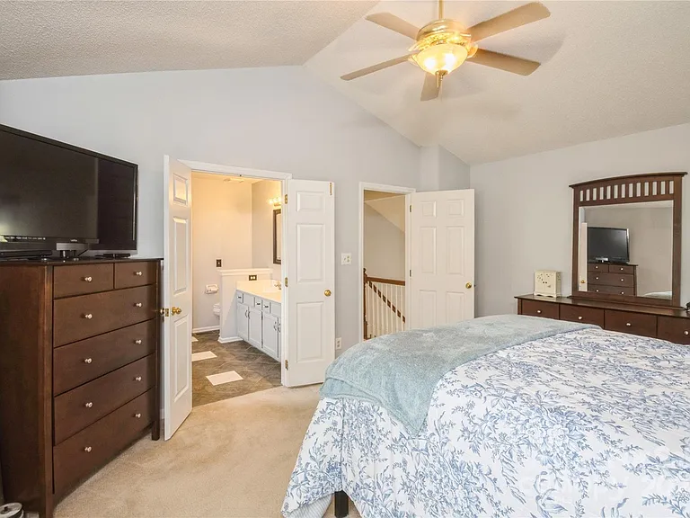 9430 Cantle Dr — Photo 8