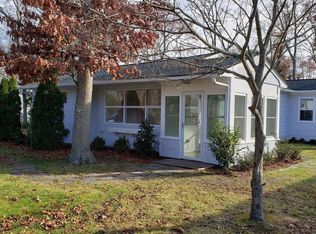 74 Lynncliff Rd, Hampton Bays, NY 11946