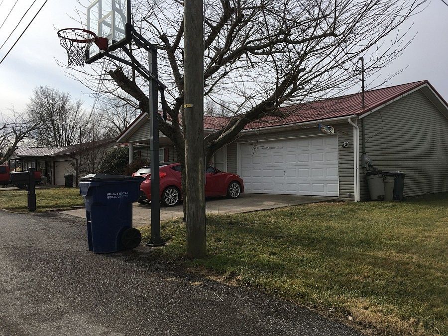 2nd image of 104 Lou St