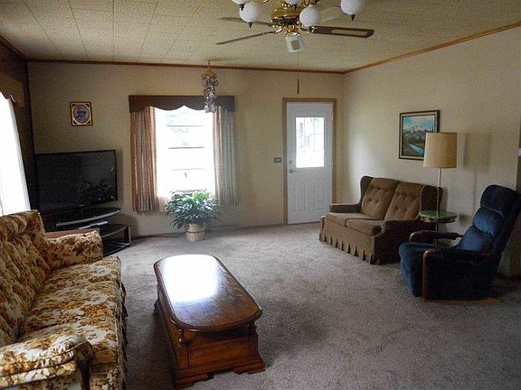 4th image of 164 E Gilbert Dr