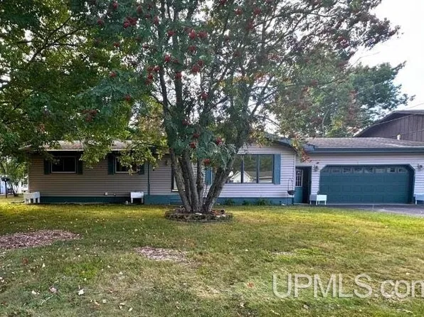 367 N Adams St E, Gwinn, MI 49841