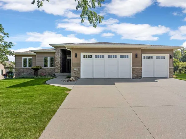 1722 Lake Shore Dr, Iowa City, IA 52246