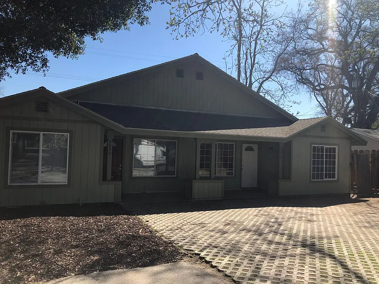 3020 Spring St — Photo 1