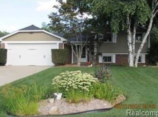 5190 Woodcreek Trl, Clarkston, MI 48346