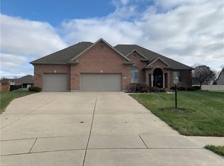 208 Quail Run Ct, Carlisle, OH 45005