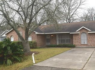 504 E Canal Rd, Highlands, TX 77562