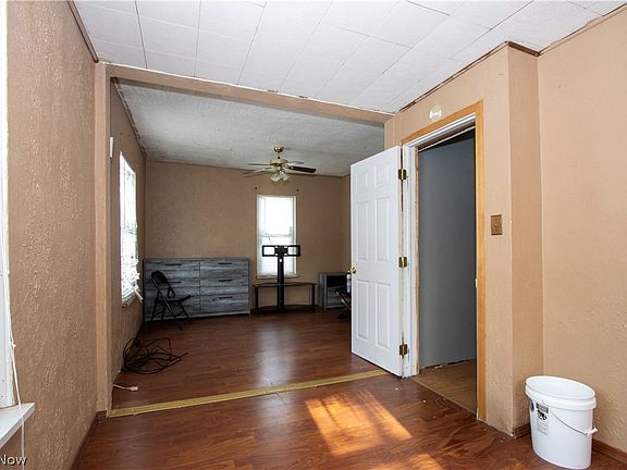 3rd image of 2106 Indiana Way NE