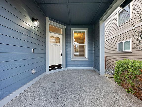 3rd image of 4014 23rd St SE