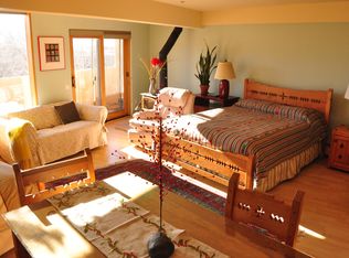 13 West Rd, Ranchos De Taos, NM 87529