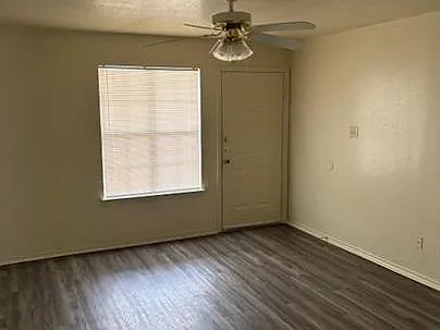1302 Dugger Cir — Photo 2