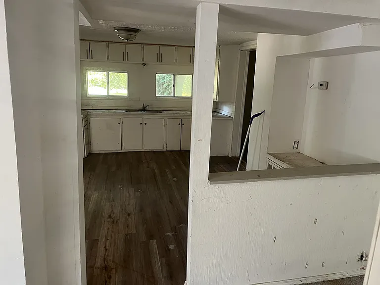 319 N G St — Photo 18