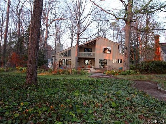 WATERFRONT! Bask in the glow of spectacular sunsets, while you e