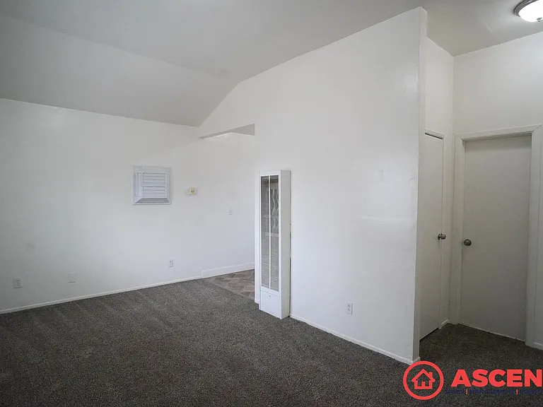 214 Beardsley Ave — Photo 2